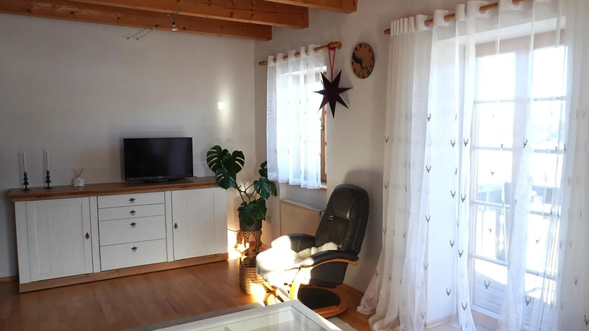 شقة Fewo Bergzeit Auf 1000 M Hoehe Mit Balkon, Parkplatz, Wlan, Kueche فيرتاخ